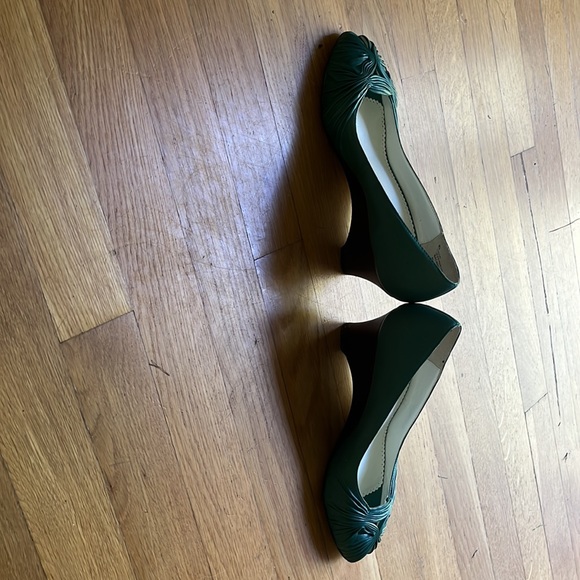 Never worn green Report wedge size 6. Excellent condition. Peep toe - Picture 2 of 5